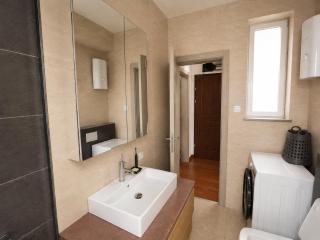 City Center Appartment with King Size Bed Free Parking 300Mbps - Block Appartments 1 - 7