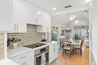 Nini's Cottage - Family-Friendly Pool Days and Cabana Nights Await - 3