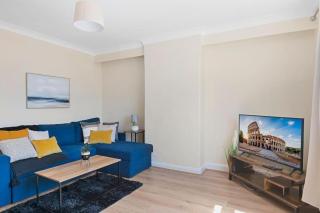 Spacious 3BR House in Enfield North London with Garden - 7