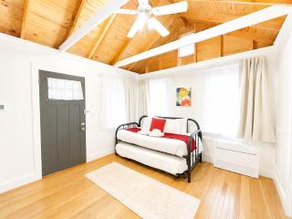 Cottage 8-9 - Stand Alone 2 Bedroom 2 Bath Private Courtyard Pet Friendly with Fee - 7