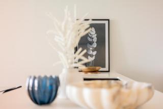 Modern Broadbeach 2BR Apartment - Pet Friendly - 1