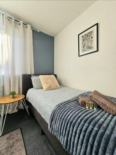 Guest House - close to all amenities - 7