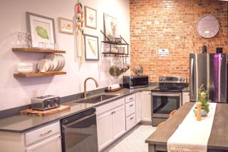 Private Boutique Getaway - Fireplace & Soaking Tub - Downtown Loft - by Cross-Key Vacation Rentals - 5