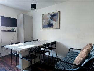 Guest House - close to all amenities - 4