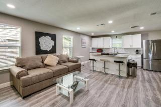 Pet-Friendly Home Near Dallas w/ Private Backyard - 0