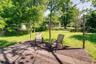 Pet-Friendly Home Near Dallas w/ Private Backyard - 9