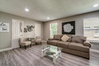 Pet-Friendly Home Near Dallas w/ Private Backyard - 6