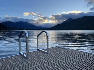 Lakefront Chalet w Hot Tub, EV Charger, King bed, Dock, Dogs OK! - 9