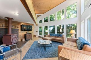 Lakefront Chalet w Hot Tub, EV Charger, King bed, Dock, Dogs OK! - 1