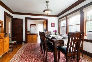 Beautiful Craftsman with Off-street parking, EV charger, Yard Dogs OK! - 0