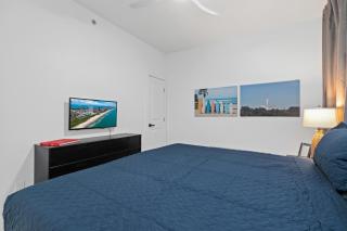 Sunny Isle Sanctuary Modern Bayfront 2BR - 3