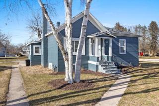 Oconto Hideaway- Mid & Long term stays welcome! - 2