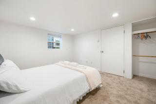 Private 2BR Suite near UBC Sleeps 6 - 7