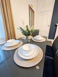 Alice Street Retreat - 1BR Sleeps 4 Street Parking - 7