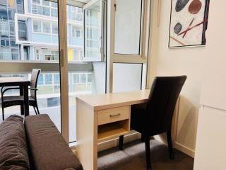 Stylish 2BR CBD Apartment at the Balfours with Free Parking - 4
