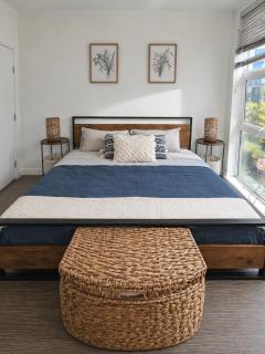 Spacious Apt | Free Parking | Rooftop views | Gym - 8