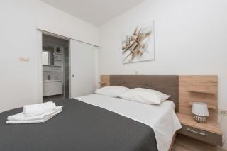 Apartments with parking space Makarska - 25826 - 2