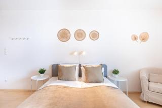 Balcony - Comfy Home - Easy Parking - 6