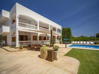 Chic 12-Guest Villa with Pool in Ibiza - 4