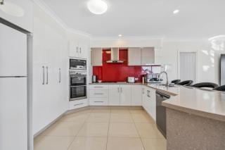 Waterfront Home, Pool, Jetty, Helensvale - 3