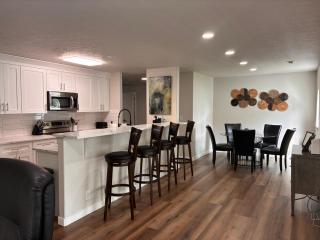 Updated Rancher near shopping & restaurants - 6