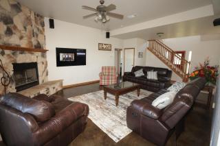 Large 5-Bedroom Farmhouse with Barn in Waxahachie Perfect for Families and Groups - 4