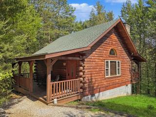 Getaway Cabin | Hot tub + Fire Pit + Trail Access - 0
