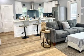 Sea Glass Cottage - minutes to Downtown St Pete and the beaches - 4