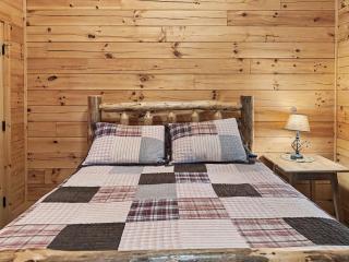 Getaway Cabin | Hot tub + Fire Pit + Trail Access - 3