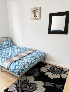 Premium Room in Wolverhampton City perfect for contractors football fans - 7