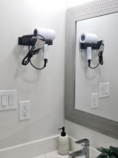 Private & Cozy Two Bedroom Suite in Guelph - 1