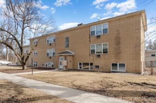 Cozy 1 Bedroom 1 Reserved Parking Workdesk - 6