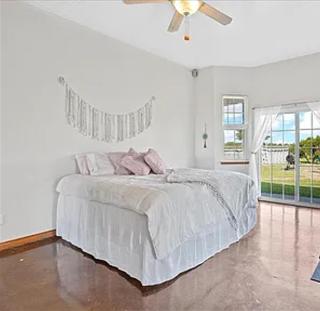 Large 5-Bedroom Farmhouse with Barn in Waxahachie Perfect for Families and Groups - 1