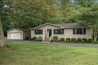 Shoreland Getaway with Access to Guntersville Lake - 0