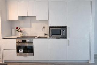 Stylish Downtown 1BR City View Near UofT & Subway - 4