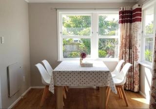 Stylish Trentham Retreat - 8