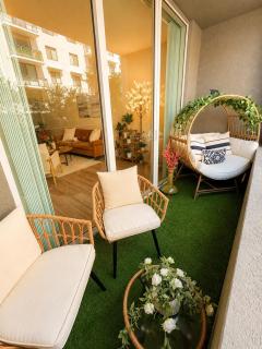 Channelside Escape - Egg Chair Balcony - Walkable - 3