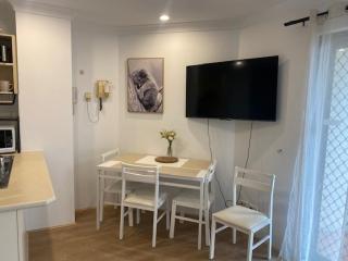 1 Bedroom Unit in Surfers Paradise - 3