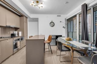 CN Tower 2BR Downtown Suite - Sleeps 6 - 5