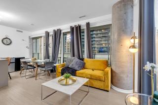 CN Tower 2BR Downtown Suite - Sleeps 6 - 4