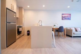 Auckland CBD Seaview and Harbor View 2 Bedroom Apartment - 1