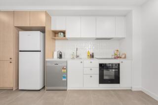 Modern 2BR Apt, Near Hospital, Pool n Parking - 4