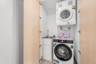 Modern 2BR Apt, Near Hospital, Pool n Parking - 8