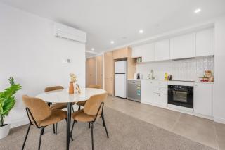 Modern 2BR Apt, Near Hospital, Pool n Parking - 1