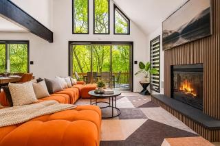 4 BR Lakeside House in Woods - 6