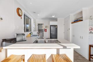 Get Away By The Green - Cromwell Holiday Home - 1