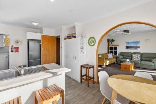 Get Away By The Green - Cromwell Holiday Home - 3