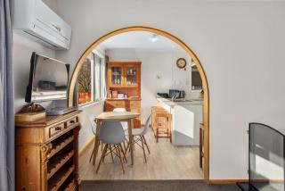 Get Away By The Green - Cromwell Holiday Home - 5
