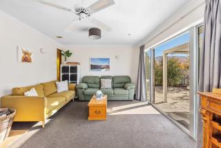 Get Away By The Green - Cromwell Holiday Home - 7