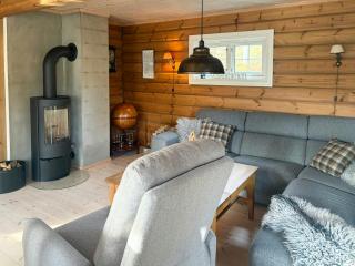 Timber Cabin With Hot Tub By Ski Tracks - 3